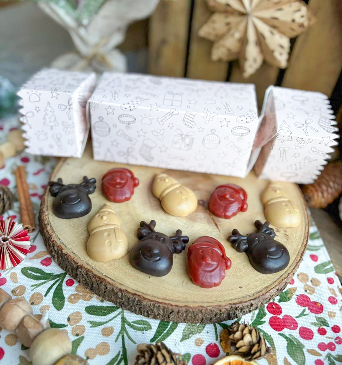 The Spoilt Doggo's Deluxe Christmas Crackers | 8 Varieties