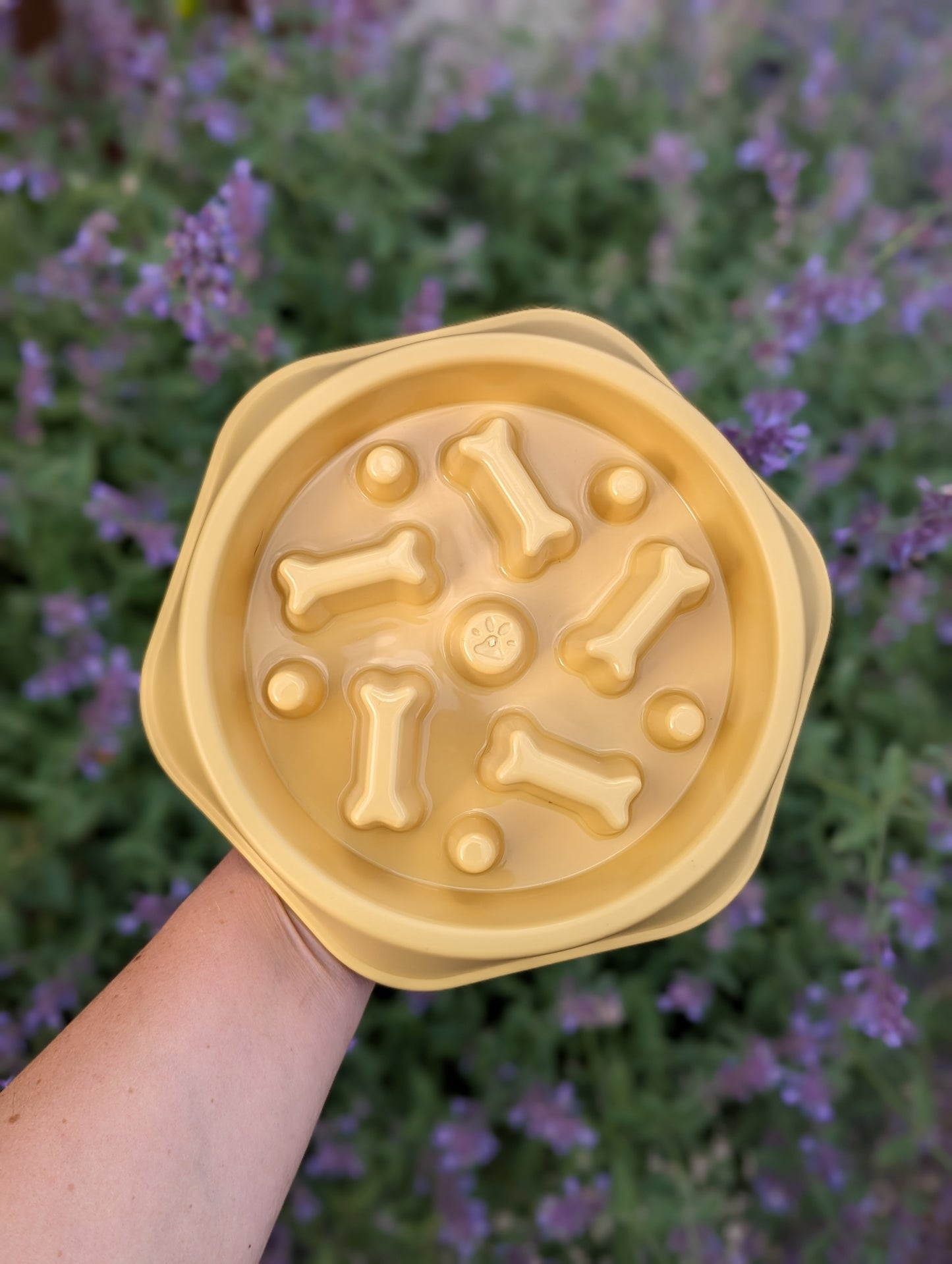 Bone Design Slow Feeder Buttermilk | 2 Sizes