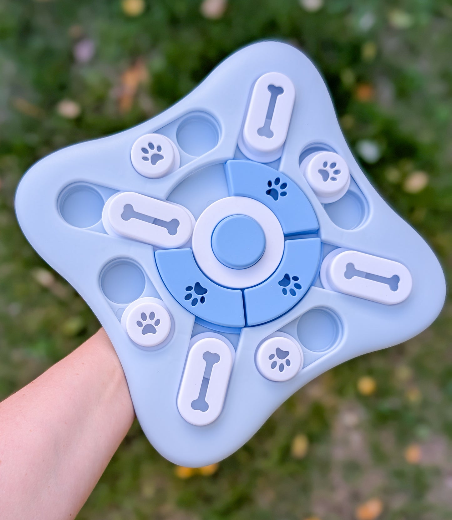 Enrichment Puzzle Feeder | Blue & White