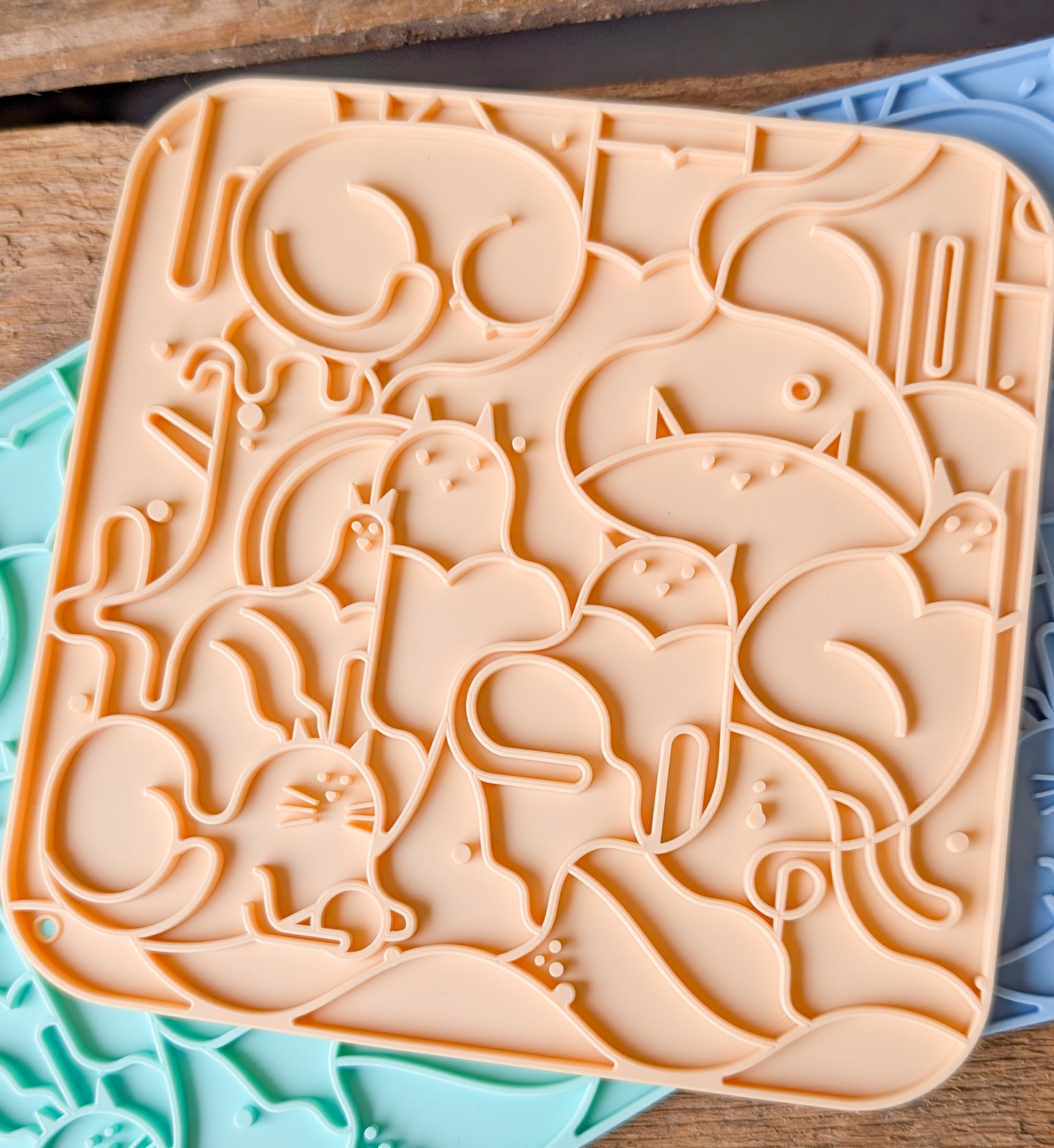 Small Cat Design Lickmat For Puppies & Cats