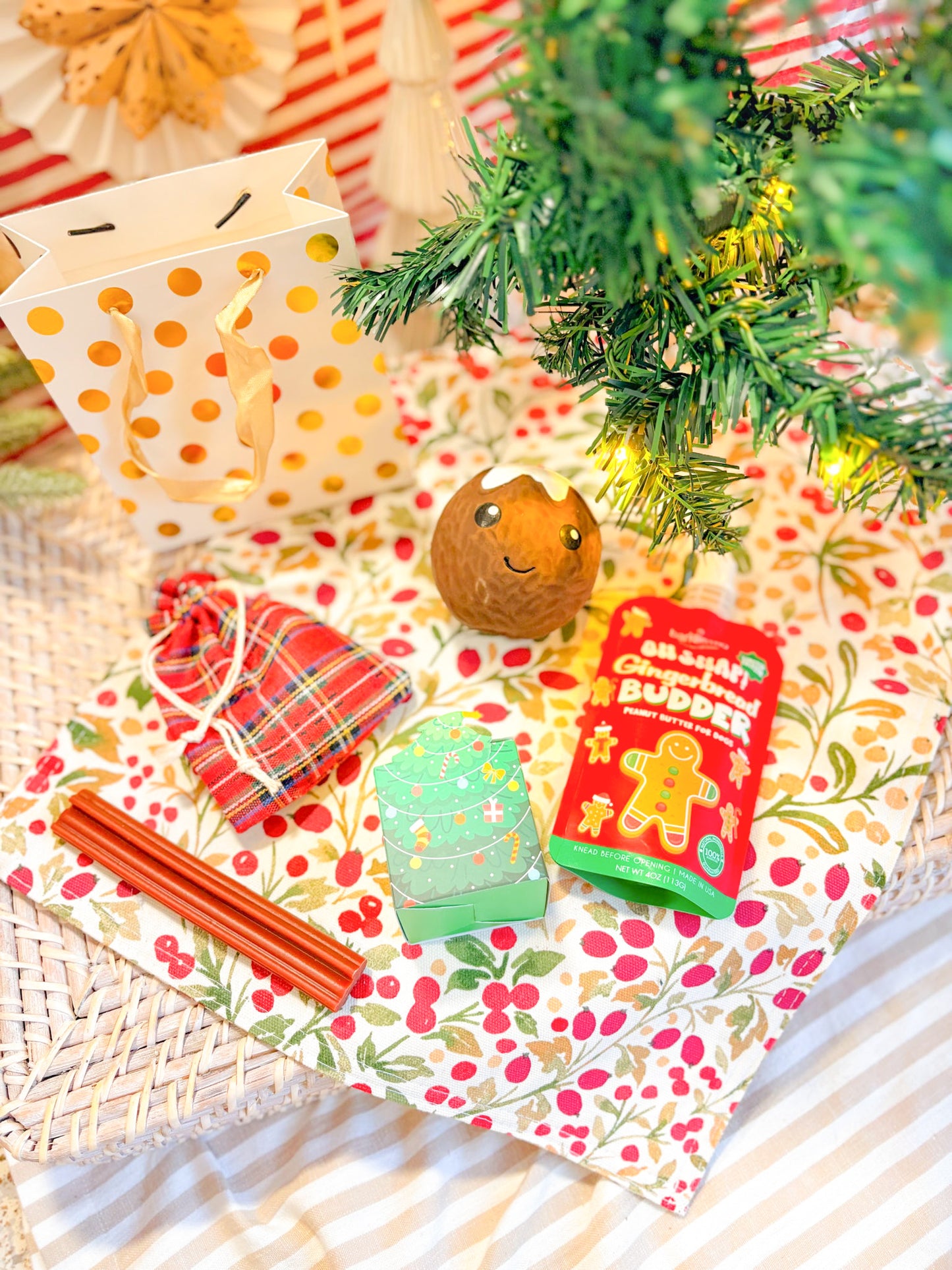 Festive Friday Selection Box Bag | Gingerbread & Pudding Mix In Gift Bag