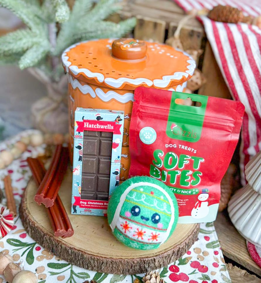 Deluxe Gingerbread Large Round Gift Tin | 3 Varieties