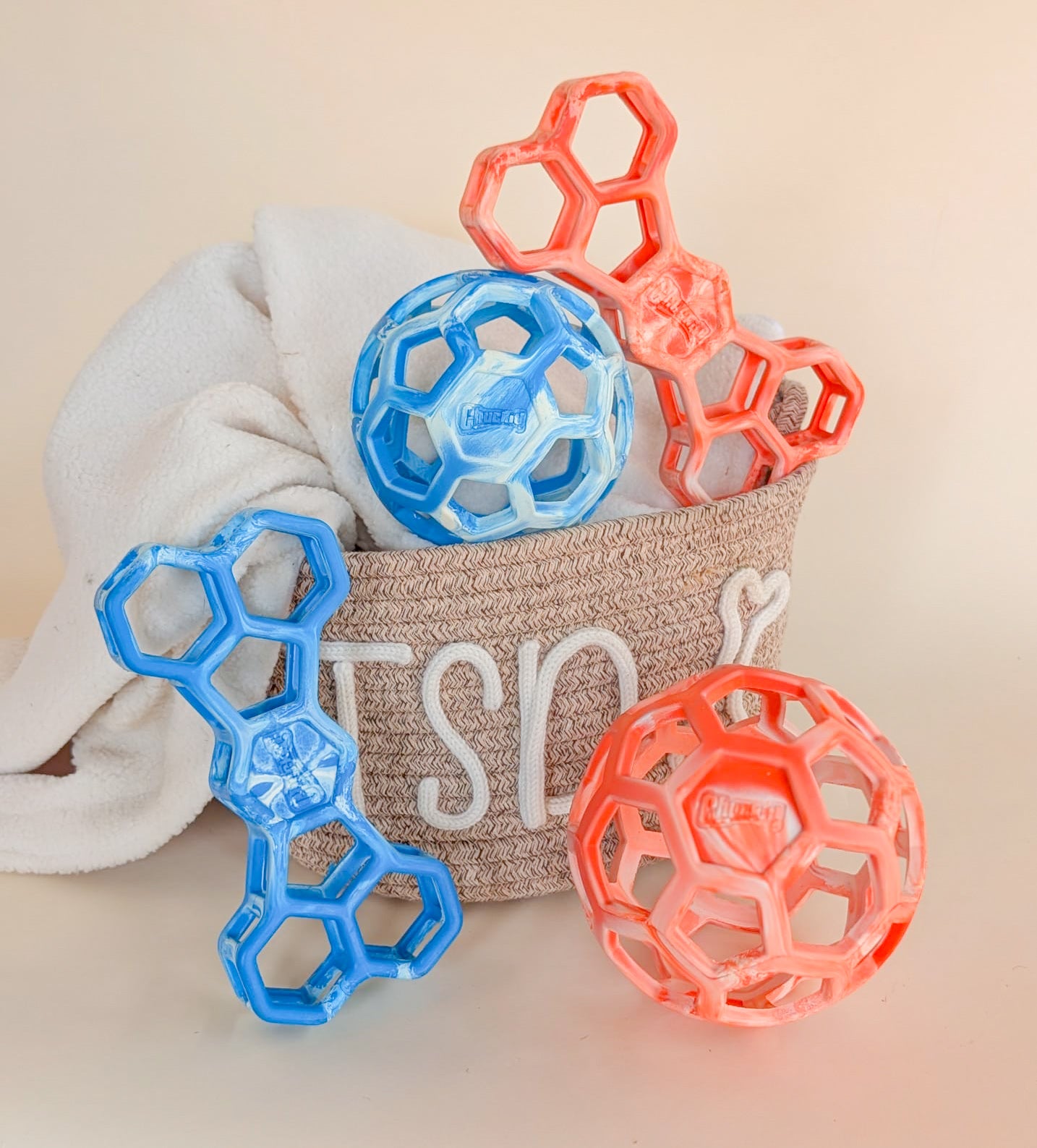 Chuckit!® | Holee Roller Cage Ball