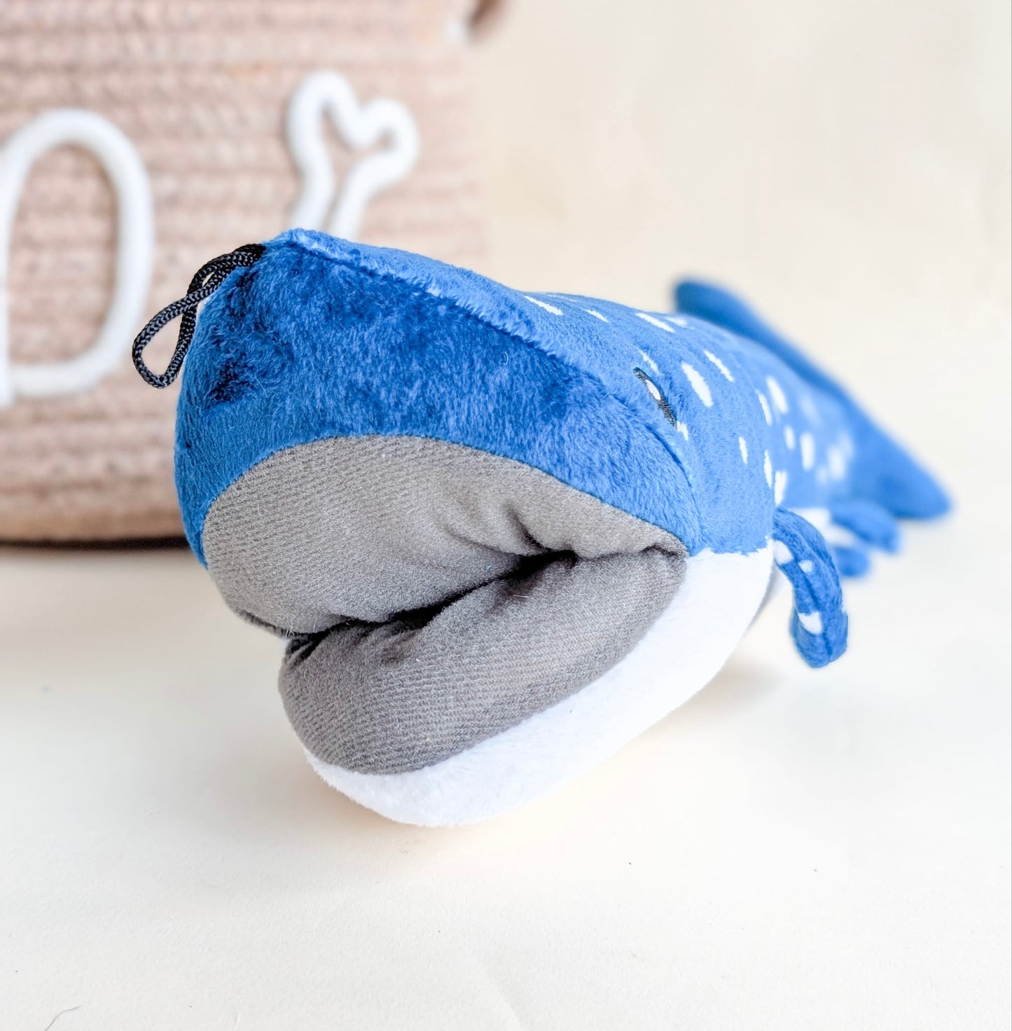 Örva Cuddle & Snuffle Basking Shark