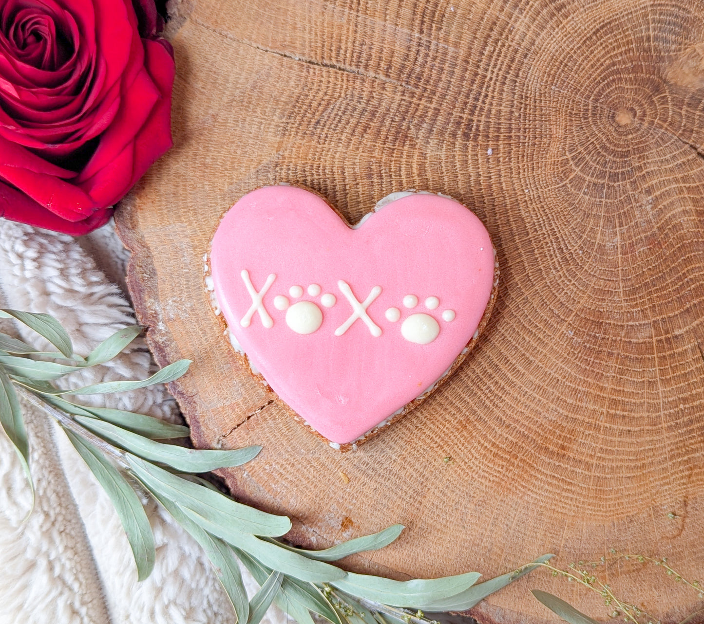 Nelson's Treats | 'XOXO' Iced Heart Biscuit