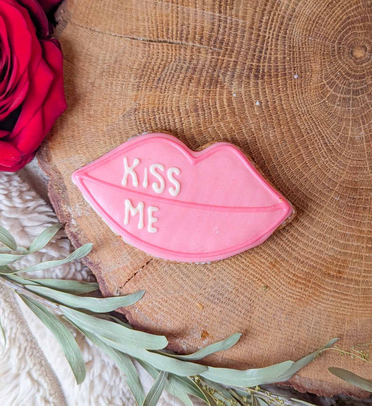 Nelson's Treats | 'Kiss Me' Iced Biscuit