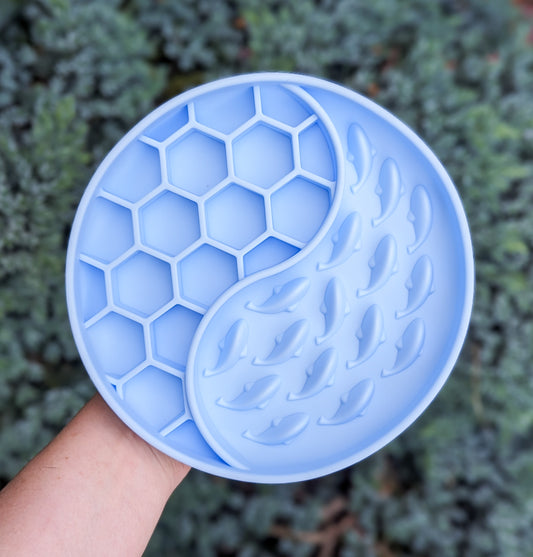 Honeycomb Dreams Slow Feeder Bowl | Arctic