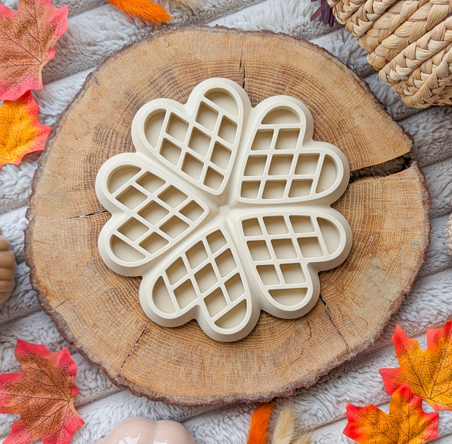 Autumnal Enrichment | Waffle Flower Heart Slow Feeder | Beige