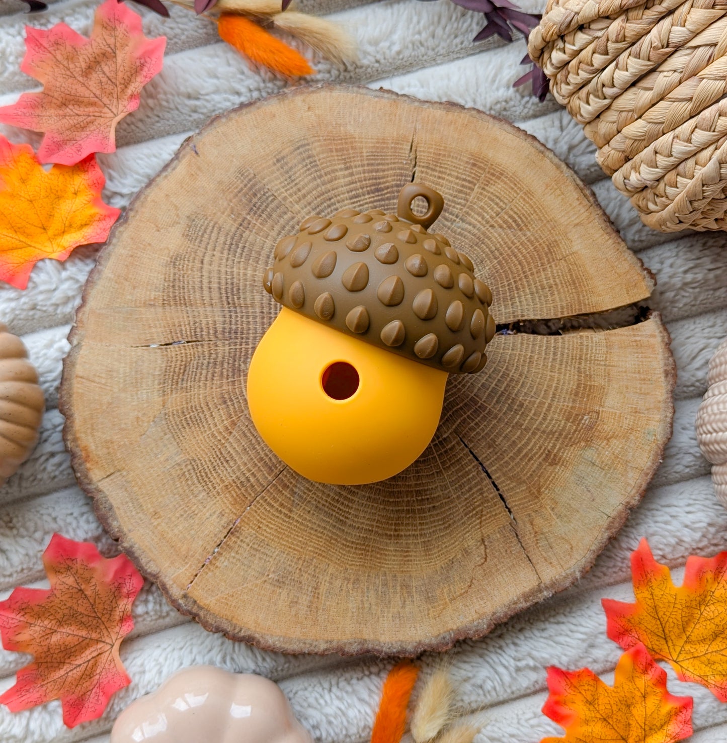 Acorn Treat Dispenser | Beige & Oak