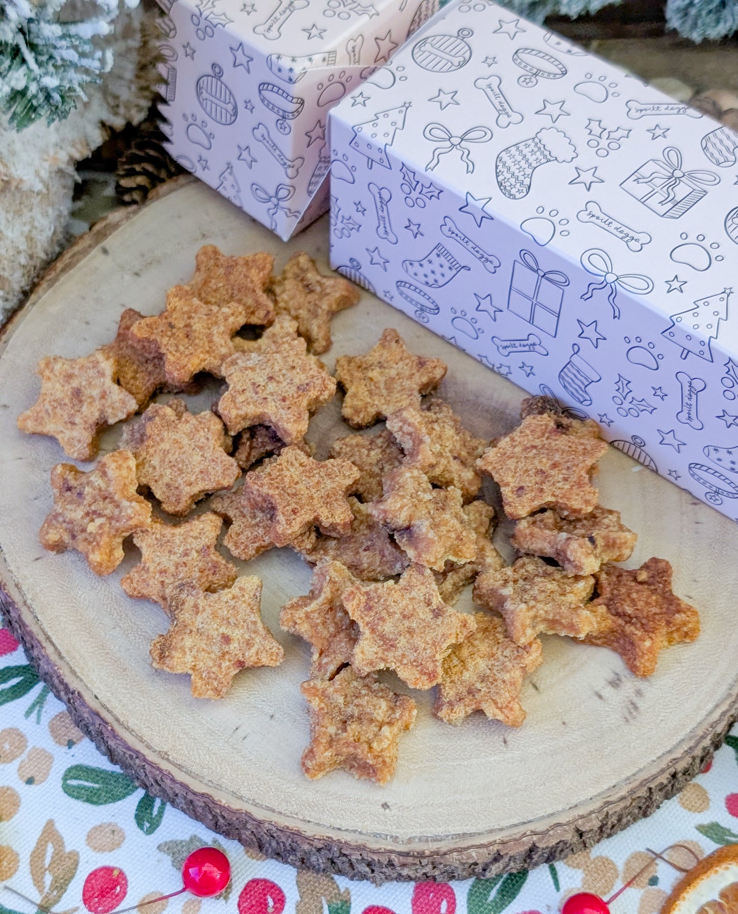 The Spoilt Doggo's Deluxe Christmas Crackers | 8 Varieties