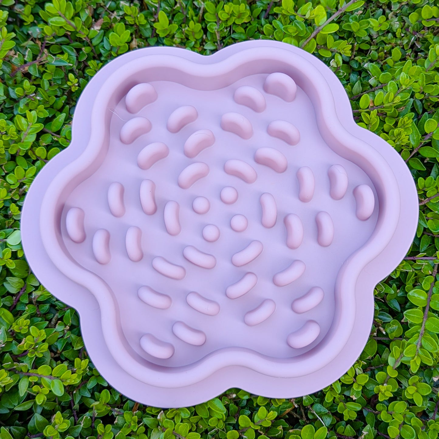 "Hexantha" Silicone Slow Feeder | Lavender