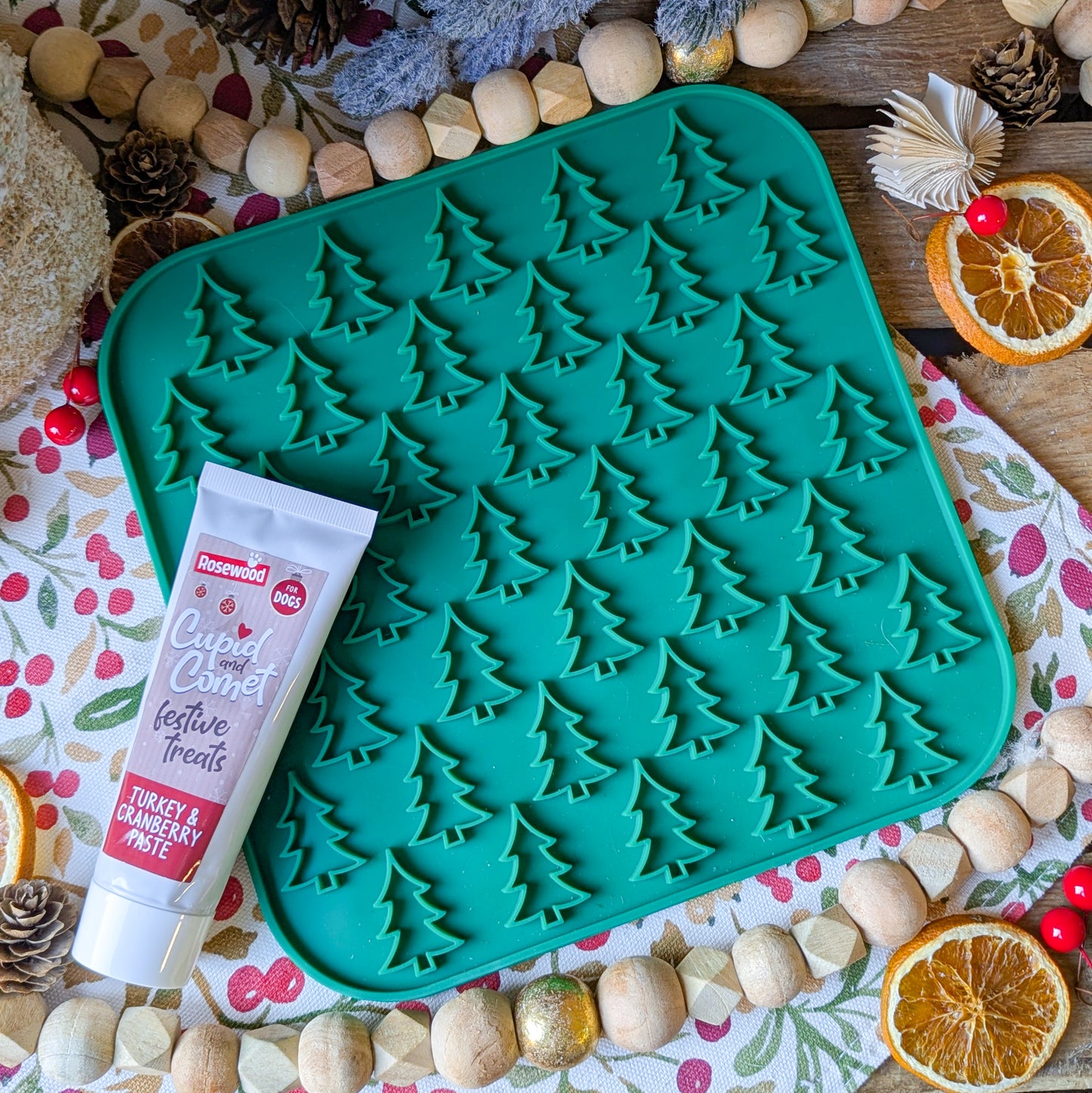Christmas Tree Lick Mat With Turkey & Cranberry Paste