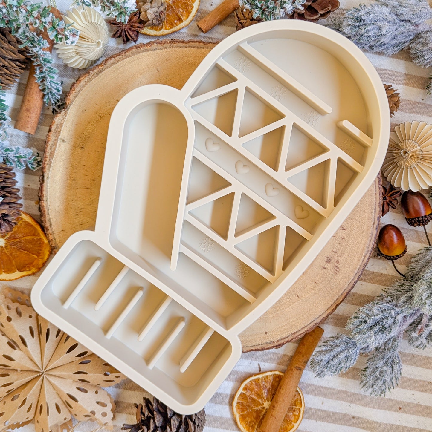 Merry Mitten | Enrichment Slow Feeder & Lick Mat