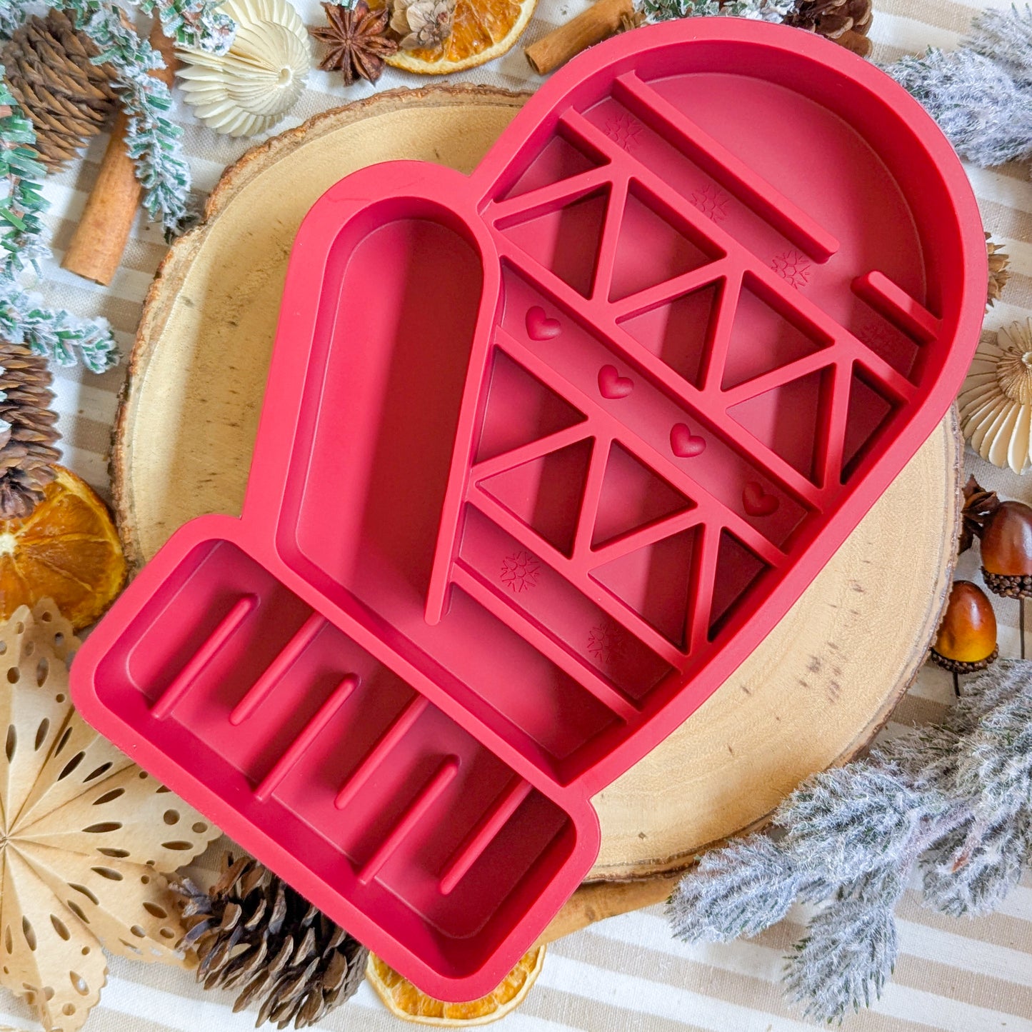 Merry Mitten | Enrichment Slow Feeder & Lick Mat