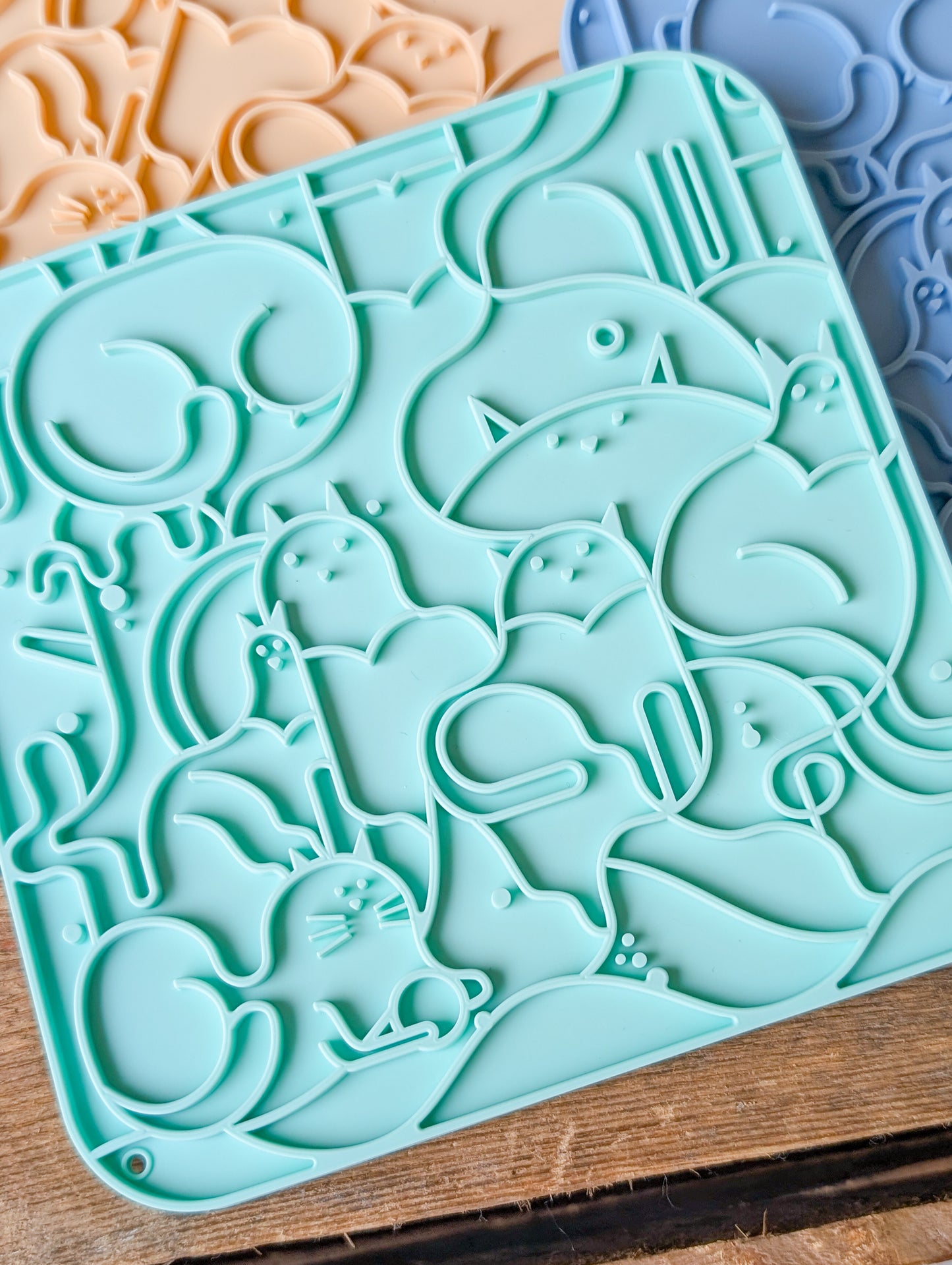 Small Cat Design Lickmat For Puppies & Cats