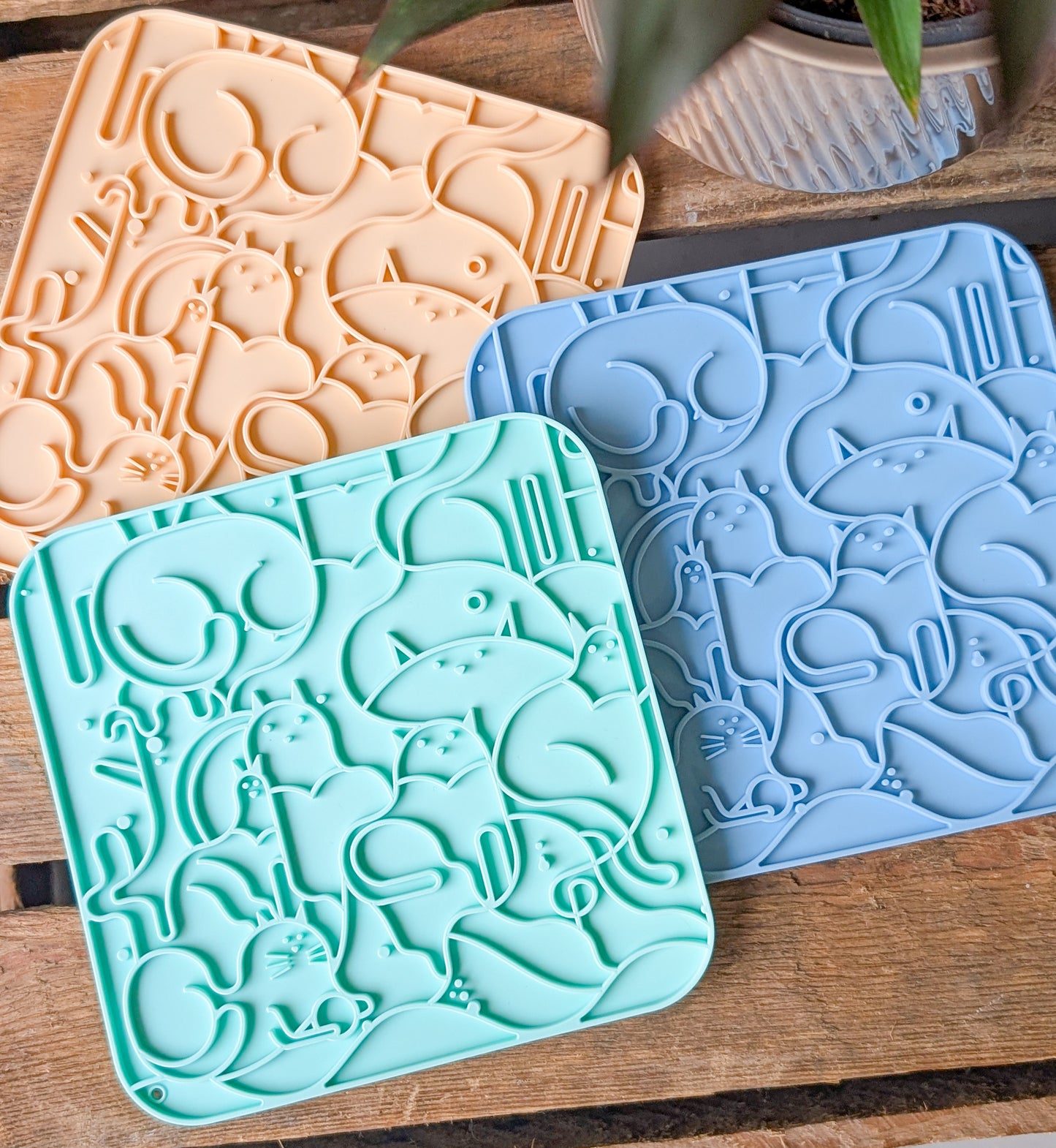 Small Cat Design Lickmat For Puppies & Cats